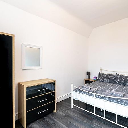 Two Bedroom Holiday Apartment Colwyn Bay Exteriör bild