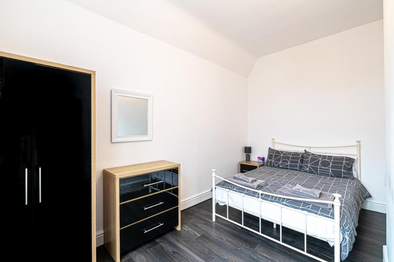 Two Bedroom Holiday Apartment Colwyn Bay Exteriör bild