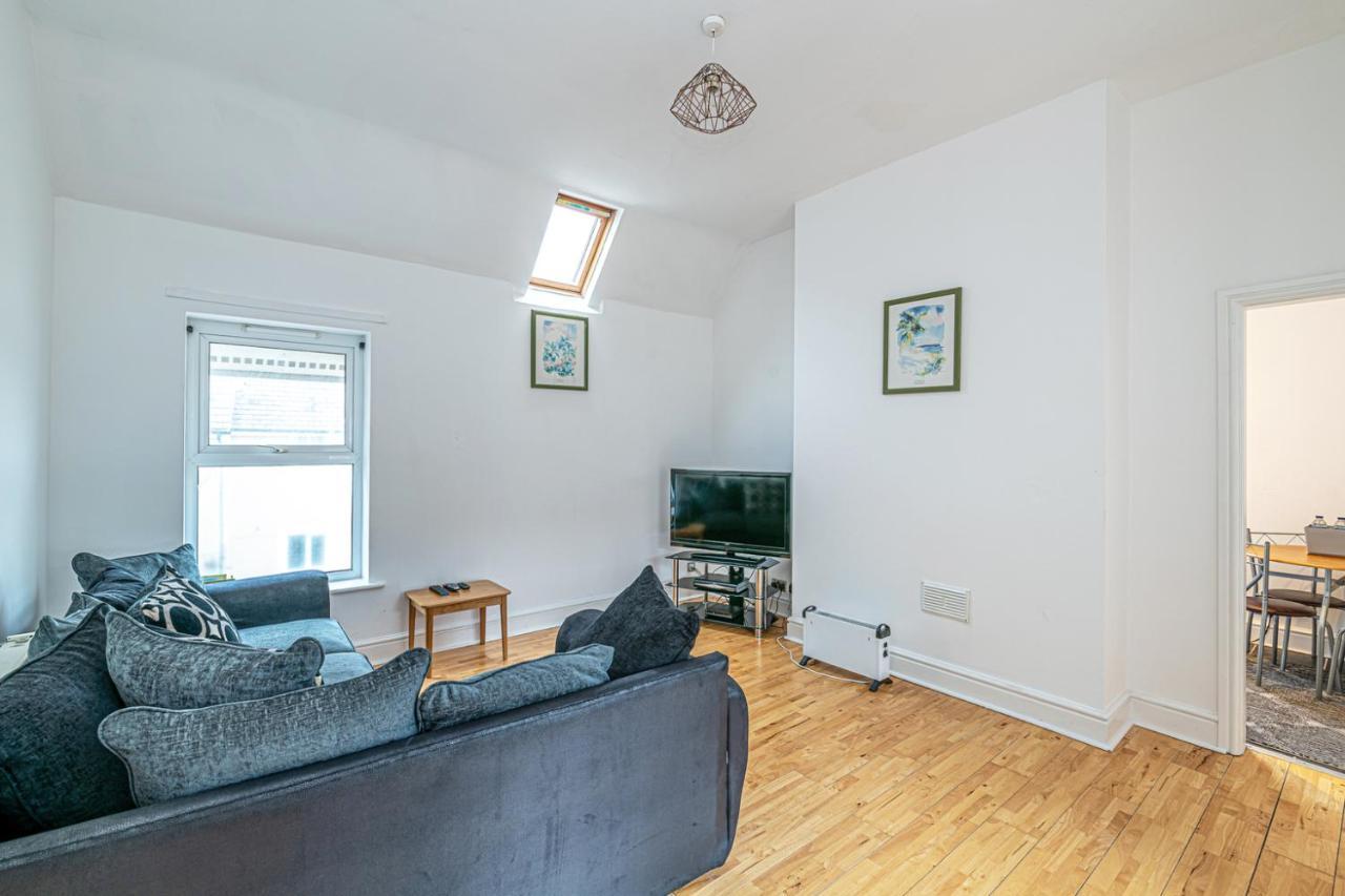 Two Bedroom Holiday Apartment Colwyn Bay Exteriör bild