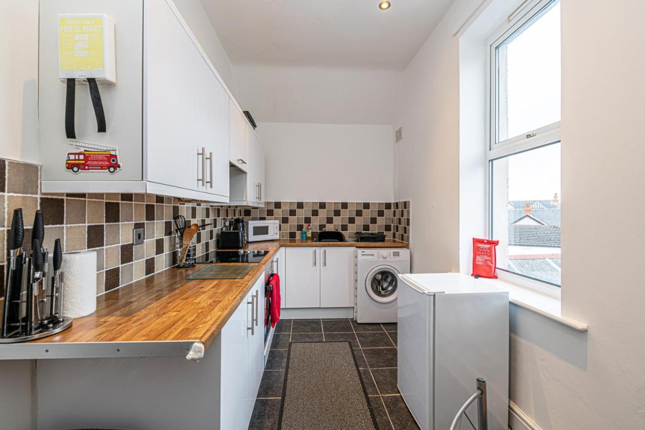 Two Bedroom Holiday Apartment Colwyn Bay Exteriör bild