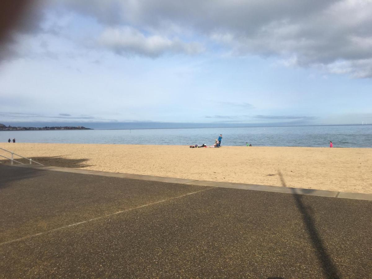 Two Bedroom Holiday Apartment Colwyn Bay Exteriör bild
